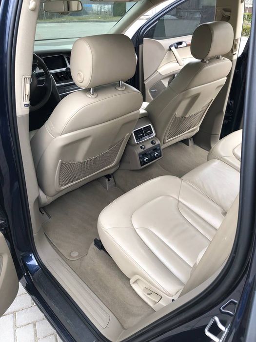 Автомобіль Audi Q7