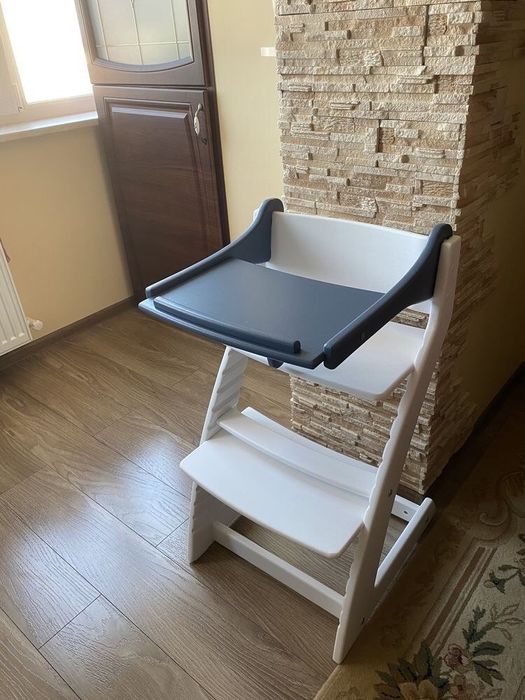 Зростаючий стілець. Стілець для годування.