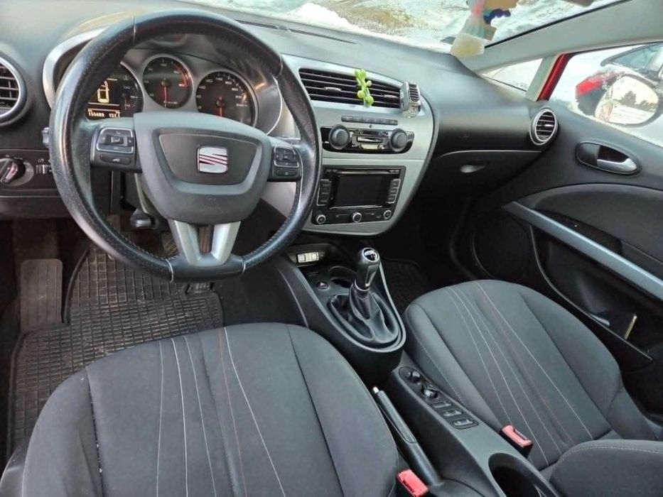 samochód osobowy seat leon