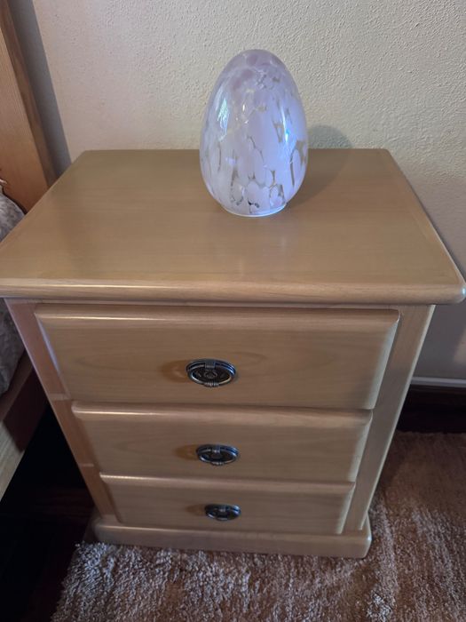Cama de solteiro + colchão e mesa cabeceira