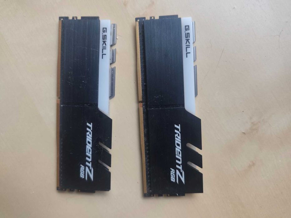 G.SKILL Trident Z RGB DDR4 (parte de um kit de 16GB 2x8GB)