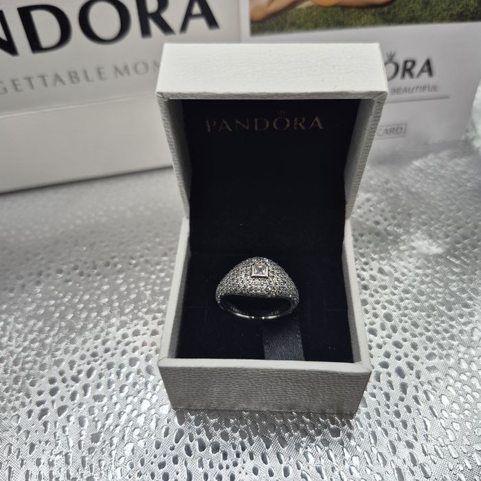 Anel Pandora Pavé Square Cocktail