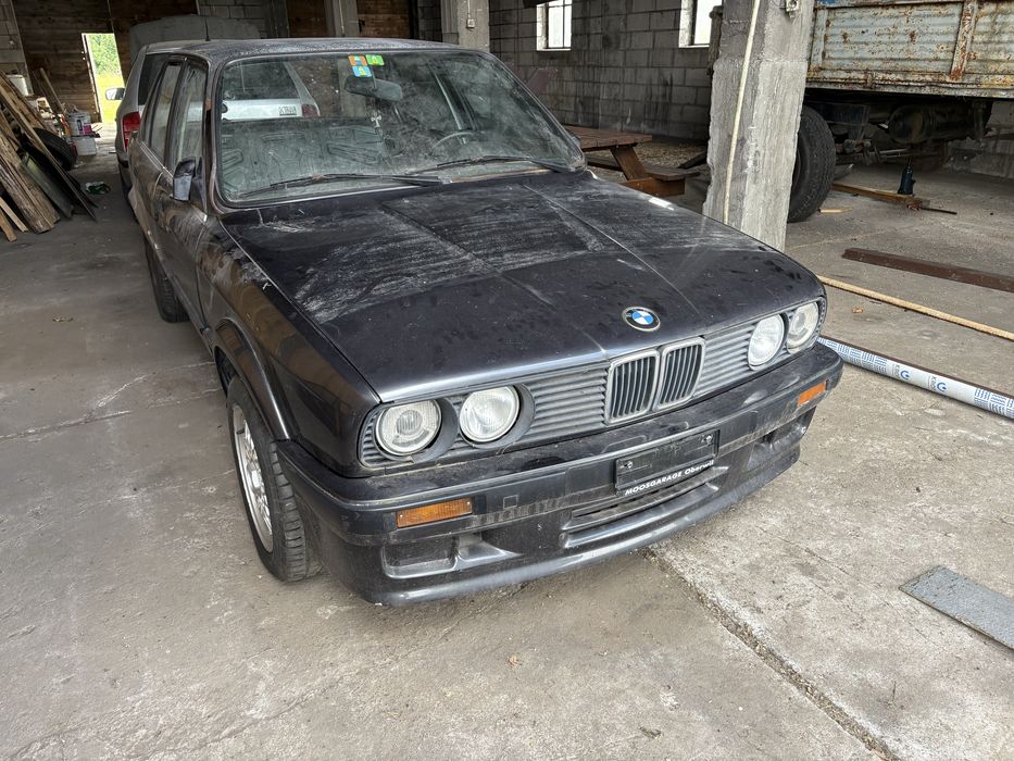 BMW E30 4x4 sedan