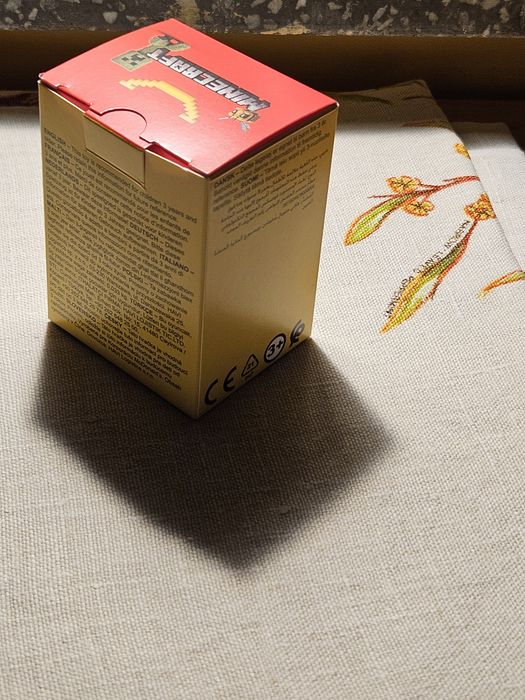 Figurka kolekcjonerska minecraft Pszczoła happy meal McDonald's