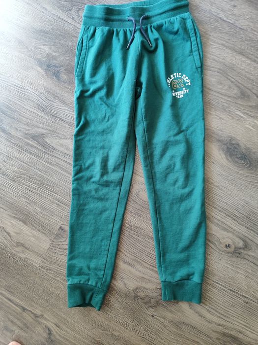 Spodnie chłopięce butelkowa zieleń rozmiar 140