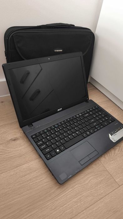 Laptop Acer + zasilacz, mysz, pokrowiec