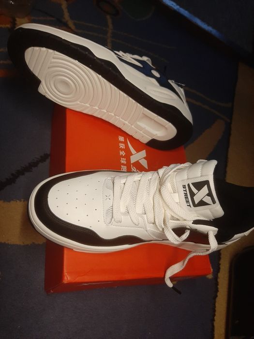 Кроссовки Xtep, Bona 45  и BaasPloa 44 новые.