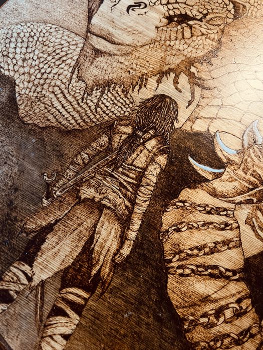 Стіл “God of War” ручна робота, гравіровка випалювання по дереву