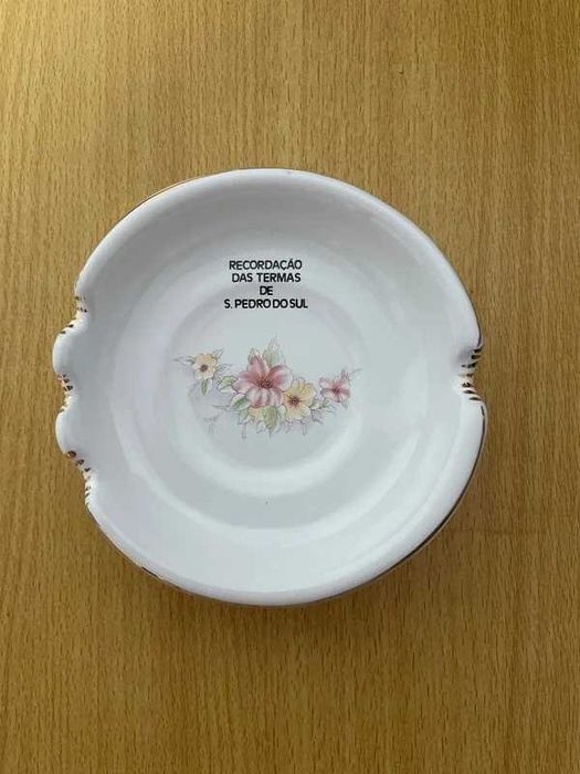 Cinzeiro em loiça vintage