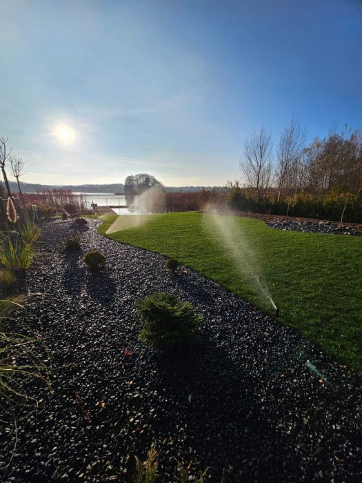 Ogrody - pielęgnacja - systemy nawadniania - trawniki