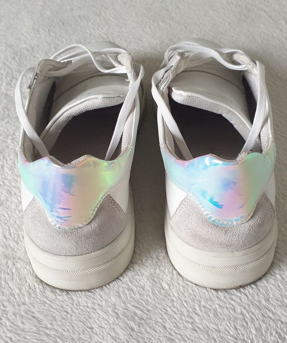 Białe Sneakersy Guess r.37 J.Nowe