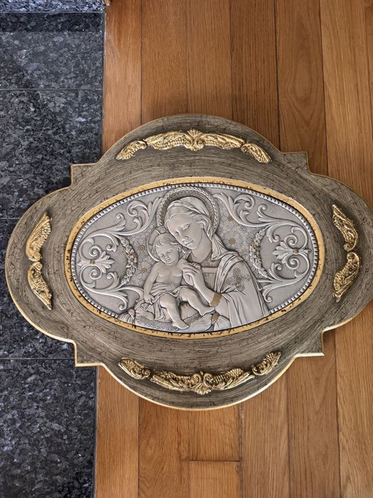 Quadros em prata e talha dourada