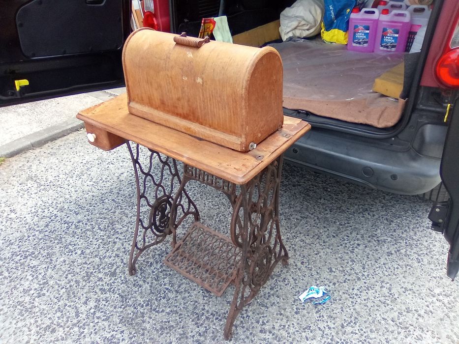 Máquina de costura singer