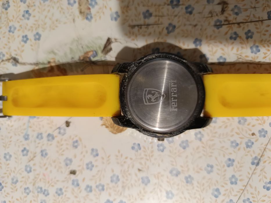 Vendo relógios de Ferrari  para homem novos bom estado