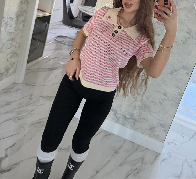 Розовая футболка поло chanel