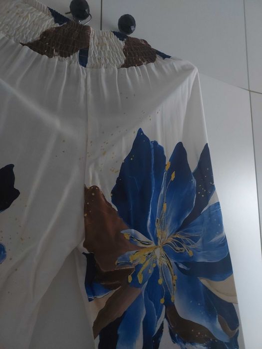 letni biały w kwiaty Nowy  komplet bluzka i  spodnie rozm. XXL