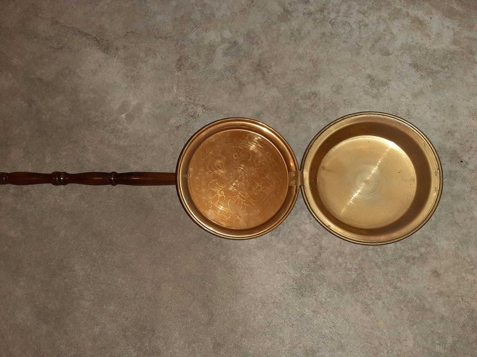 Braseira antiga de cama em cobre
