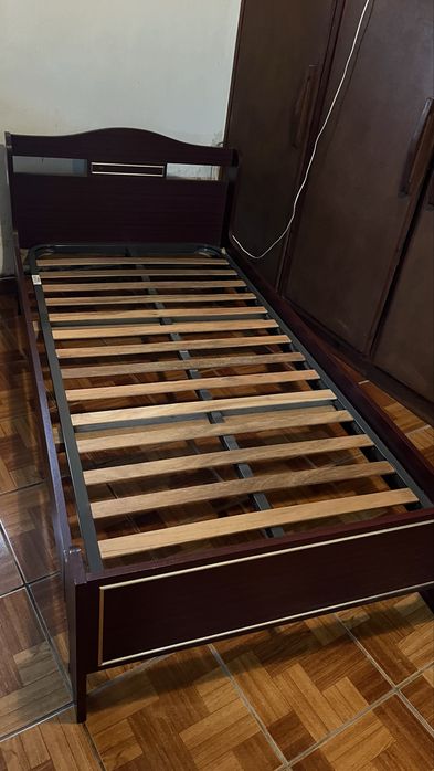 Cama 180 por 90 em bom estado