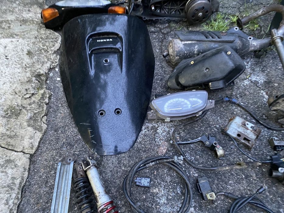 Розборка. Запчастини. Скутер. Пластик Honda. Tact. 30/31