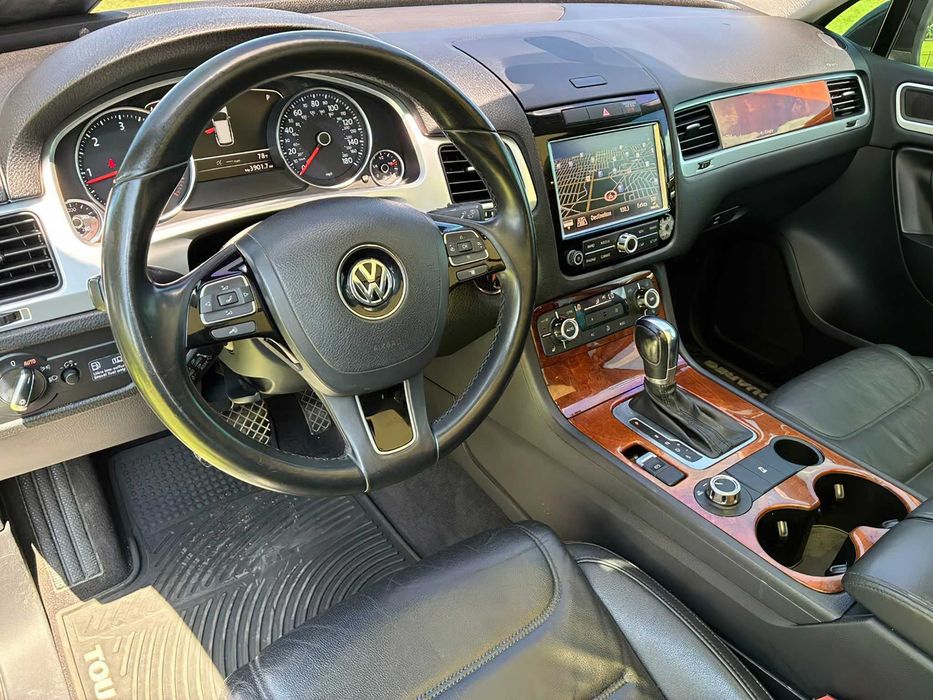 Volkswagen Touareg Executive      2013
