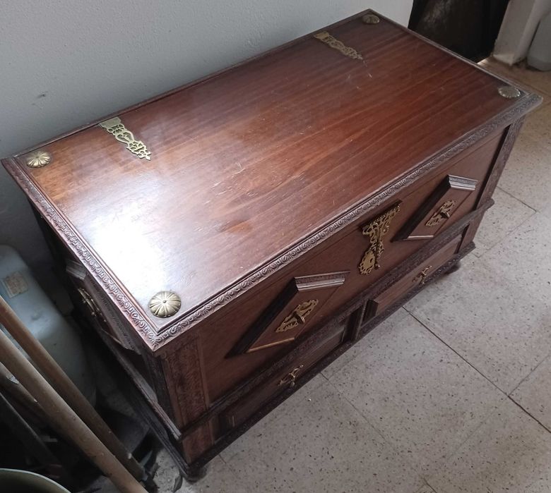 Mala antiga em Madeira