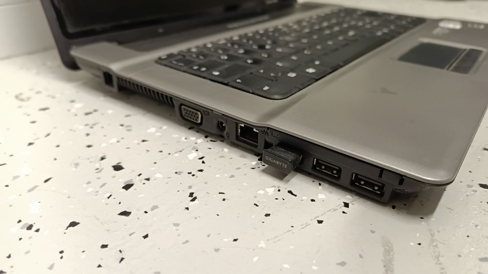 Laptop HP Compaq 6720s 3GB RAM  C2D T5270. 250GB SSD