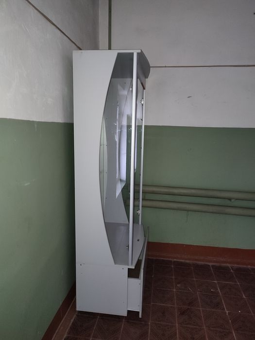 Продам шкаф витрина