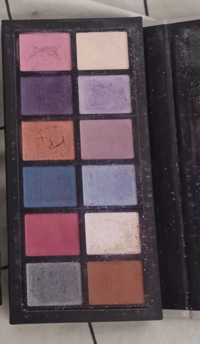 kolorowa paleta cieni