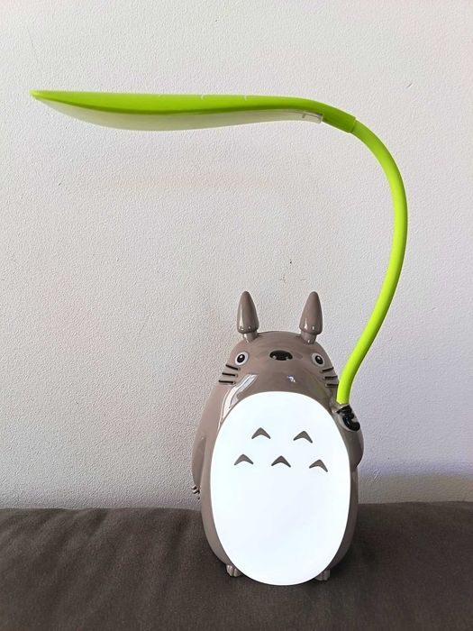 Lâmpada Totoro (Dois modos de iluminação.)