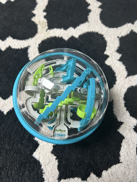 zabawka labirynt, kulka, łamigłówka perplexus