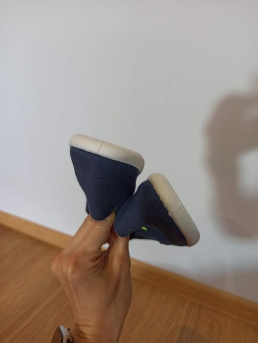 Trampki kapcie papcie 22
