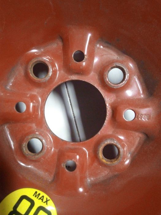 Jante de 14 polegadas Firestone, em bom estado e perfeitamente direita.