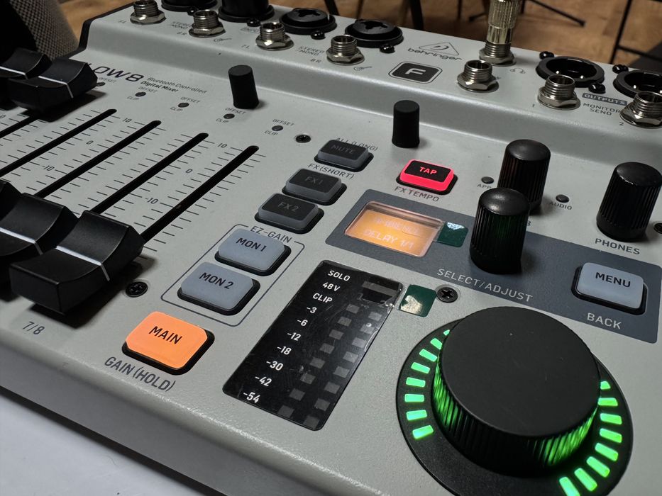 Мікшер Behringer Flow 8