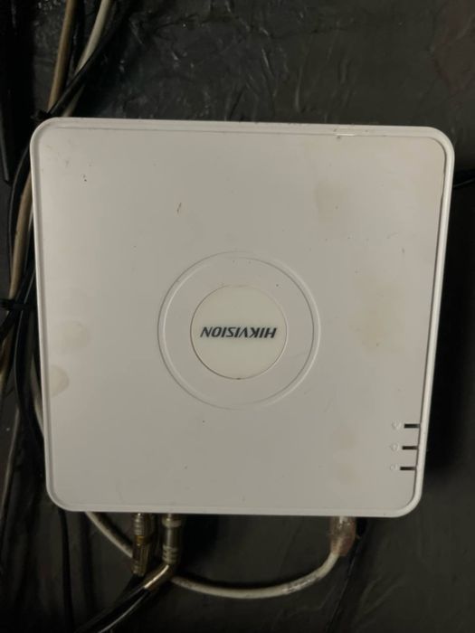 Відеореєстратор Hikvision + 4 камери в комплекті