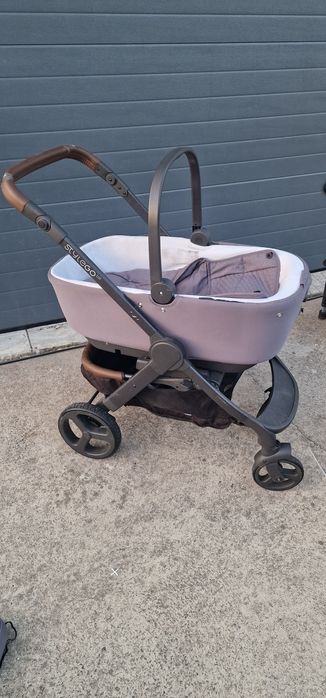 Carrinho de bebé e acessórios