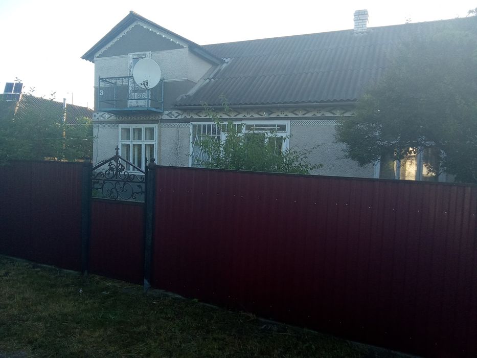 Будинок  в селі в тихому місці