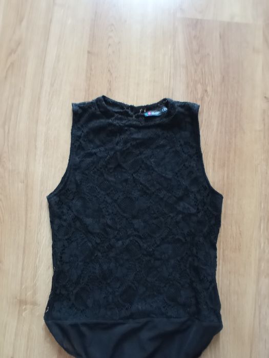 Koronkowe body bez rękawów