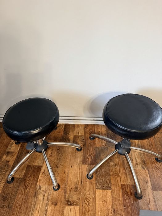 2x hoker taboret kosmetyczny obrotowy regulowany czarny na kółkach