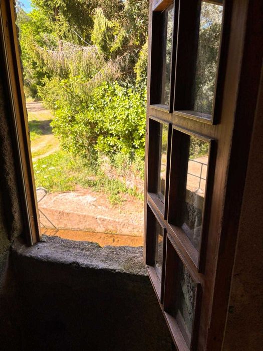 Azenha histórica com charme rústico, inserida em cenário natural único