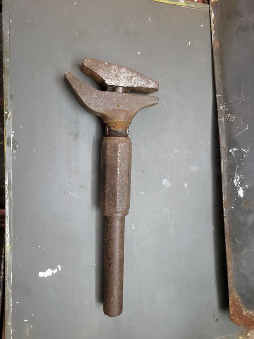 Stary czołgowy klucz  francuz sygnowany  II  wojną światowa