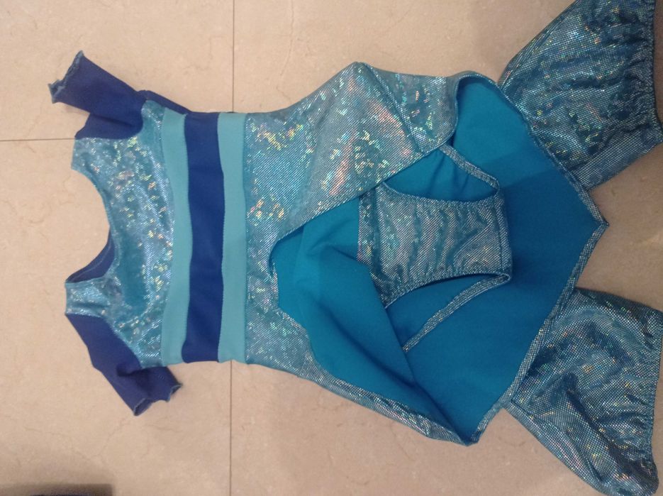 Artigos de patinagem em excelente estado (vestido + protetores + saco)