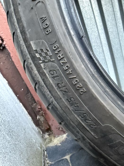 Opony letnie Michelin Pilot Sport 4    225x45 r19