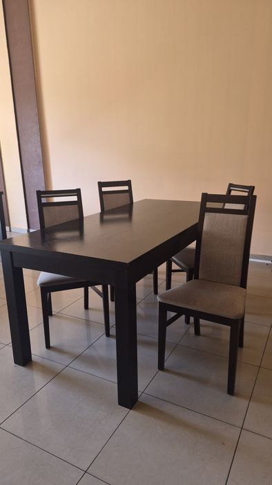 Stoły i krzesła restauracyjne