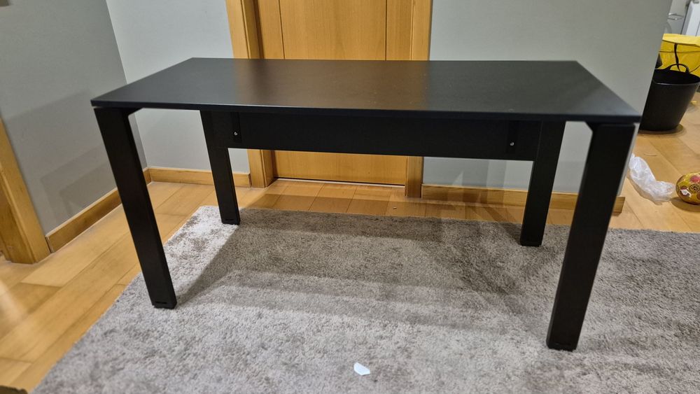 Secretária em metal