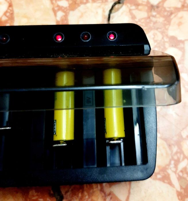 Зарядное устройство фирмы FiF (Германия).