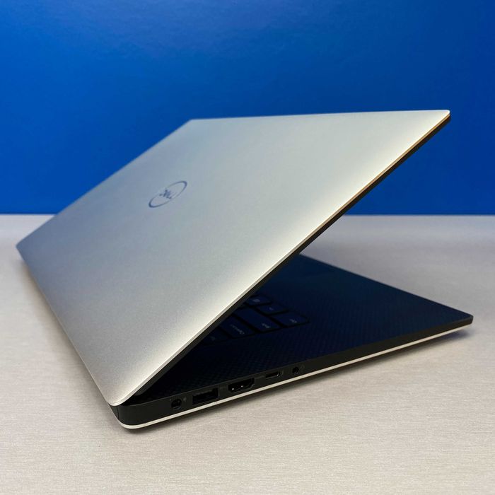 Dell Precision 5540 - 15.6" FHD (i9-9880H/32GB/1TB/Quadro T2000)