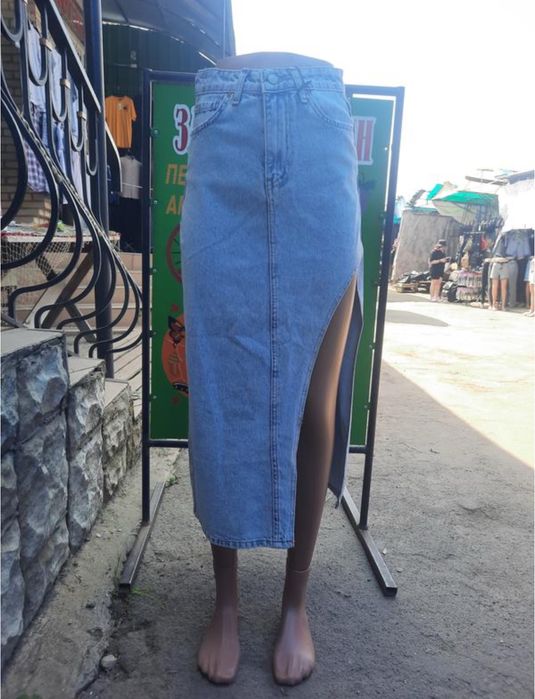 Джинсова спідниця з розрізом