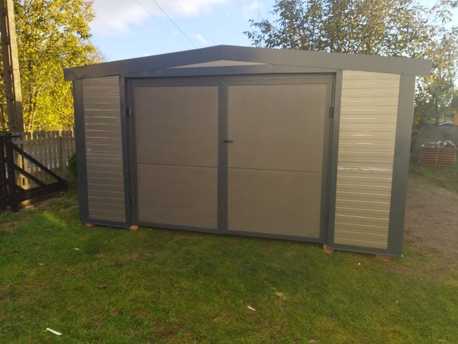 Garaż ocieplany z płyt warstwowych 6x4m.