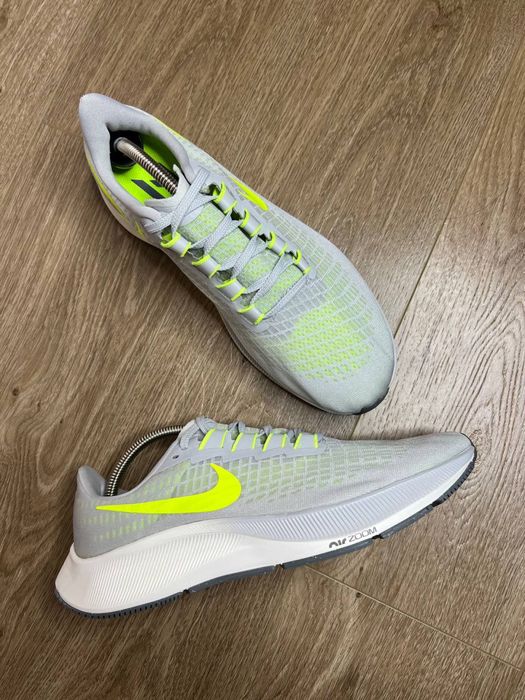 Продам БОМБЕЗНІ чоловічі бігові кросівки Nike Air Zoom Pegasus 37