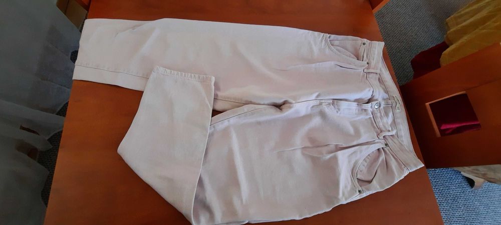 Spodnie purpurowe jeansowe damskie pull&bear,rozmiar 42